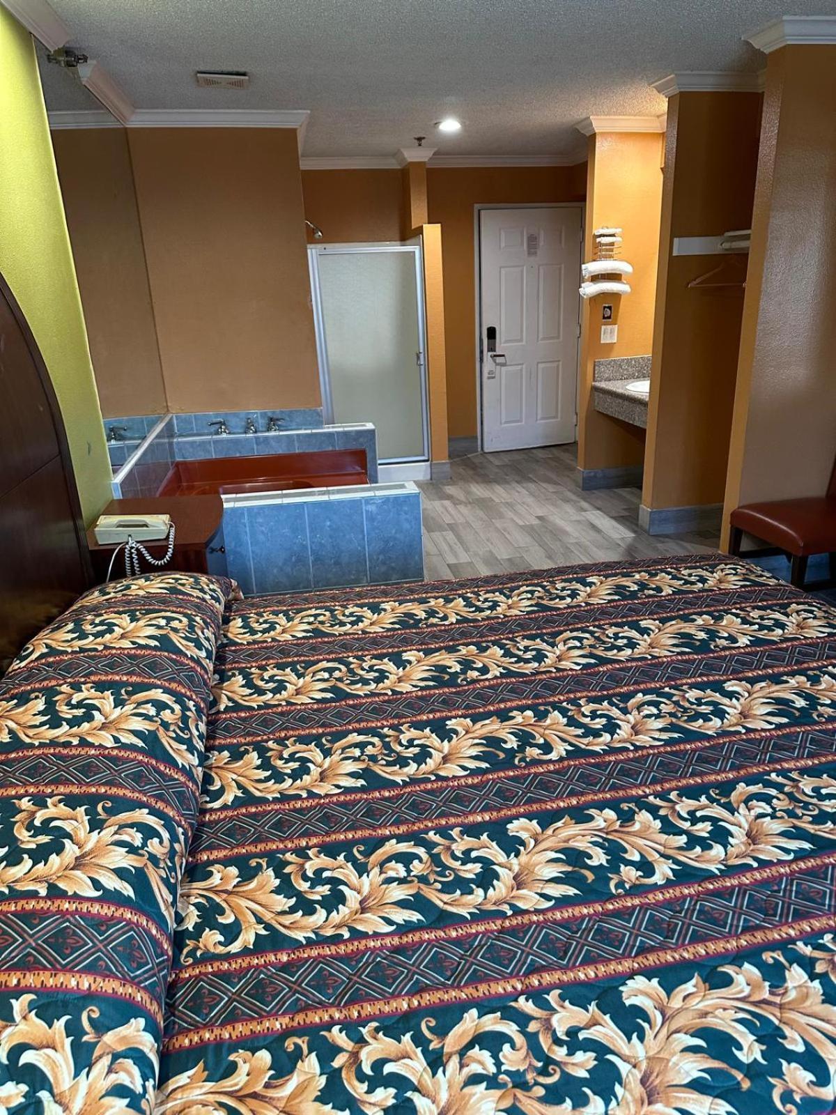 Heritage Inn And Suites Corona Dış mekan fotoğraf