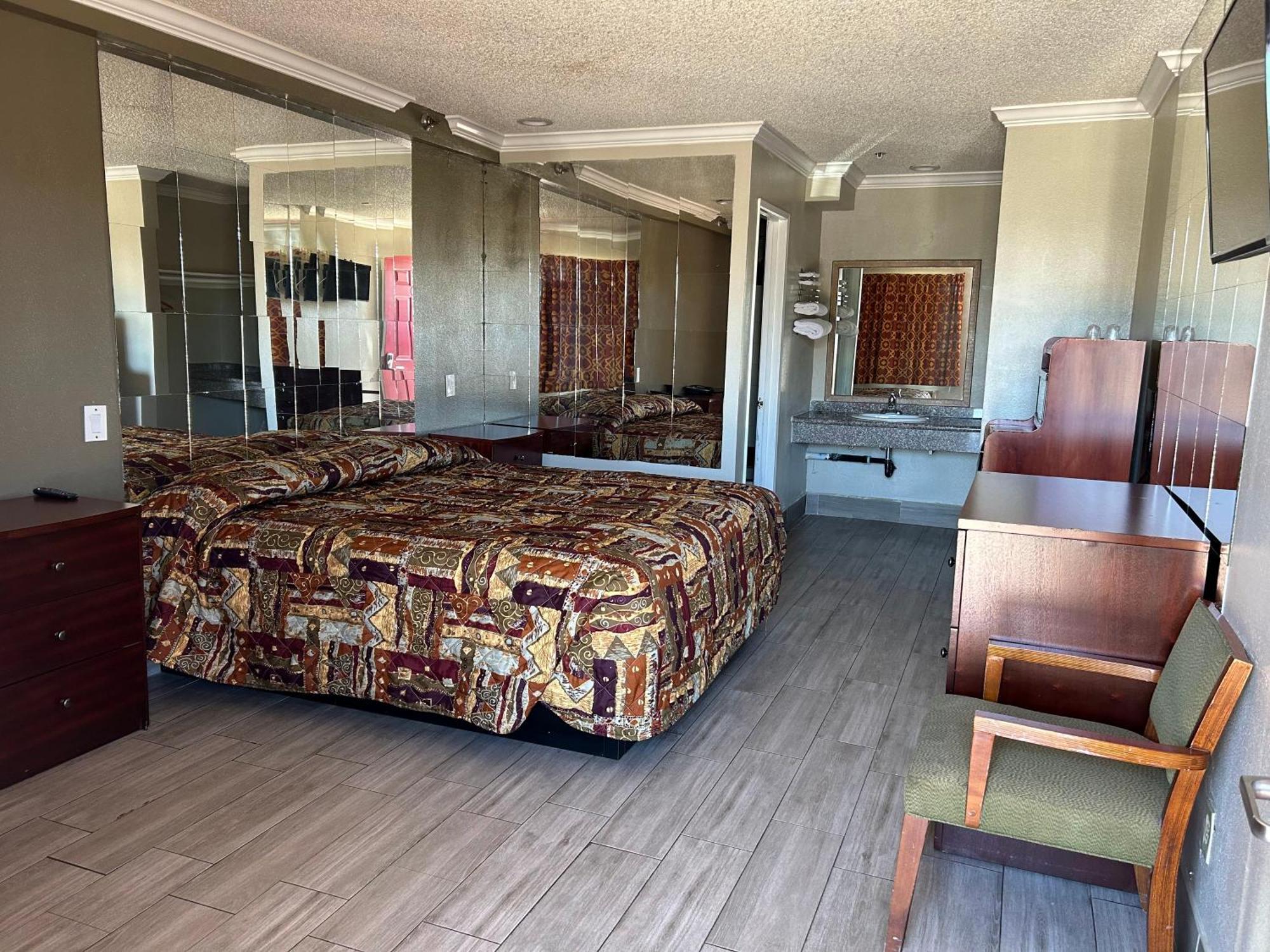 Heritage Inn And Suites Corona Dış mekan fotoğraf